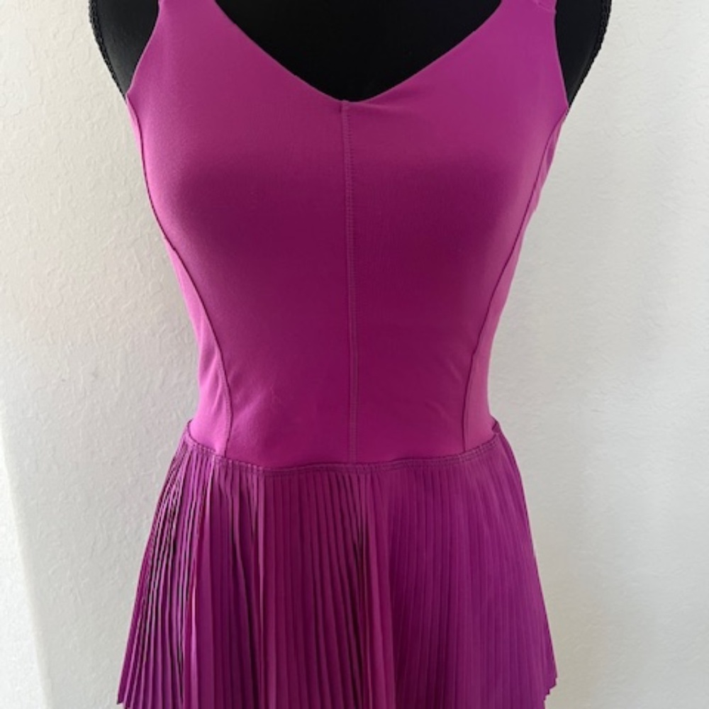 Lululemon Fucsia "City Tank" with Peplum Pleated Bottom: Size 4